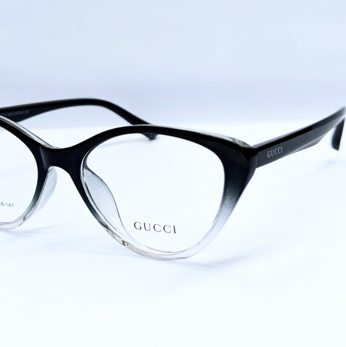 GUCCI CATS EYE BLACL AND WHITE SHADE