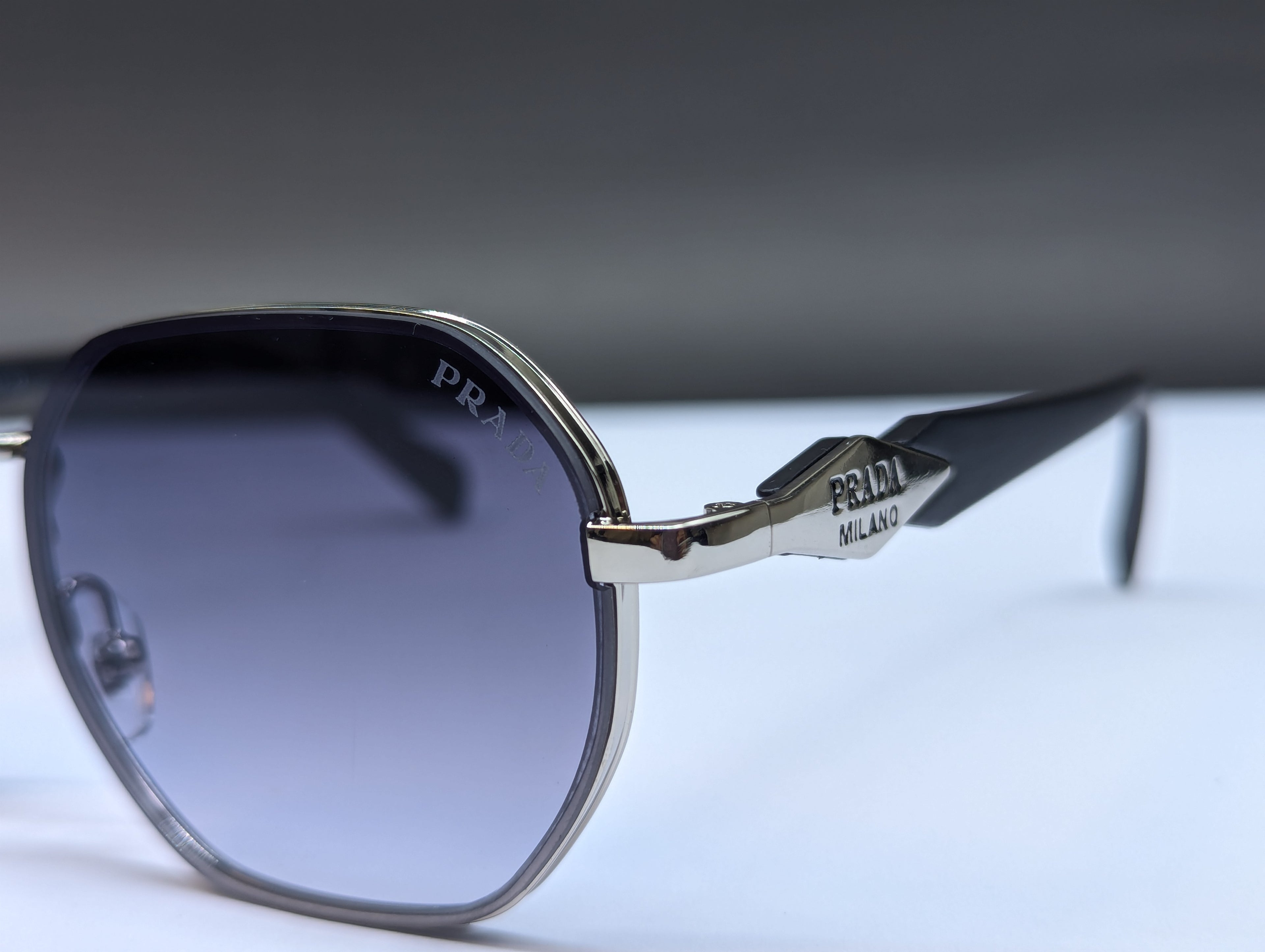 PRADA OVAL SHAVE SUNGLASS